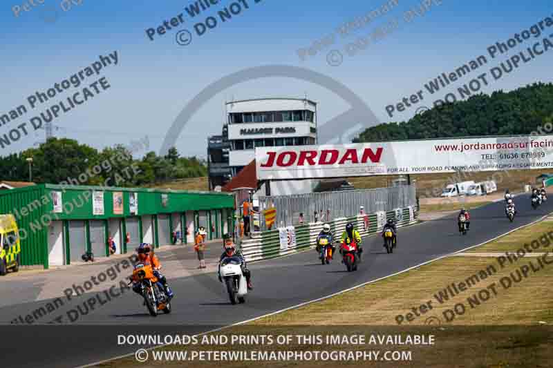 Vintage motorcycle club;eventdigitalimages;mallory park;mallory park trackday photographs;no limits trackdays;peter wileman photography;trackday digital images;trackday photos;vmcc festival 1000 bikes photographs